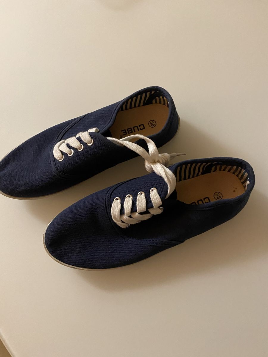 Scarpe per ragazze: Turnschuhe Grösse 38 neu – Nuovo (secondo la descrizione) da Hochdorf venduto da Katja014