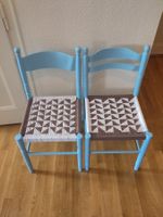 Chaises en bois relookées – Motif tressé géométrique