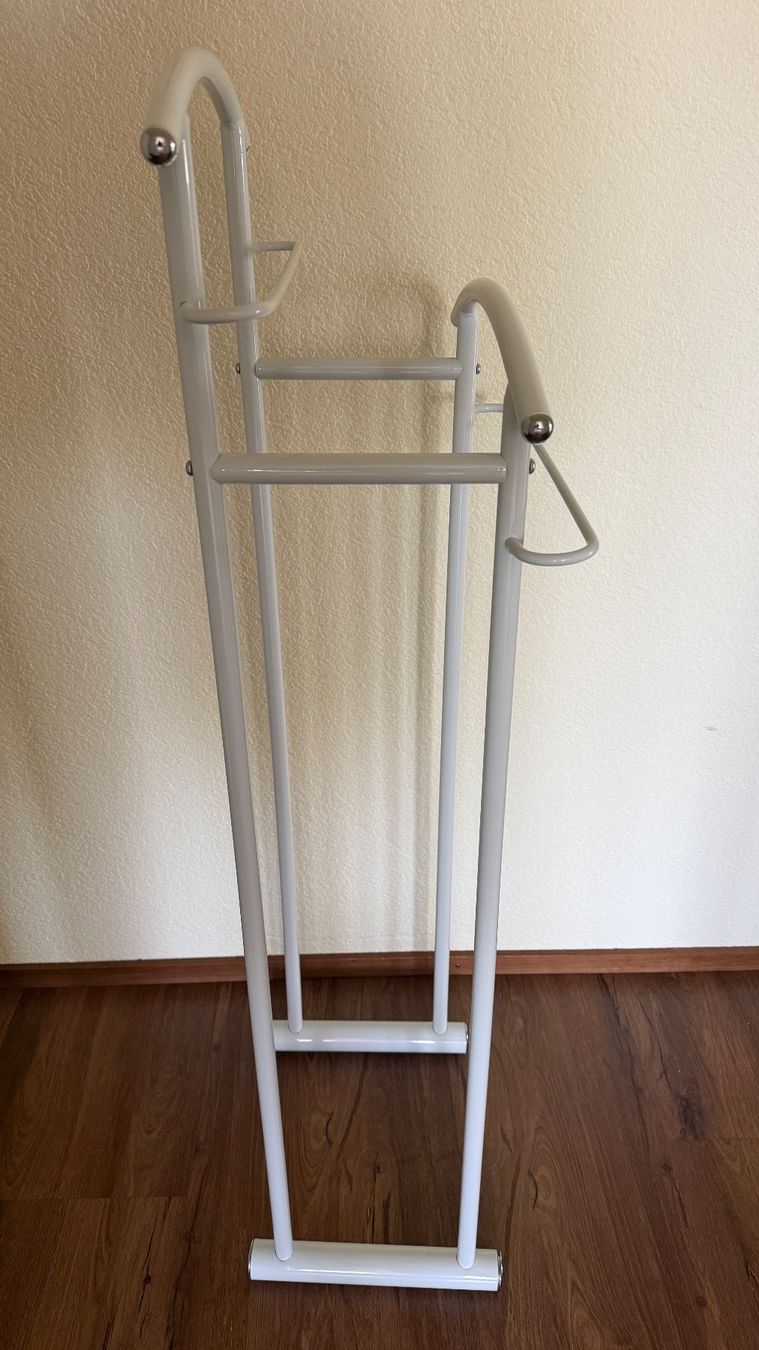 Garderobe: Herrendiener / Kleiderständer – Gebraucht aus Ruswil von hamagu 1