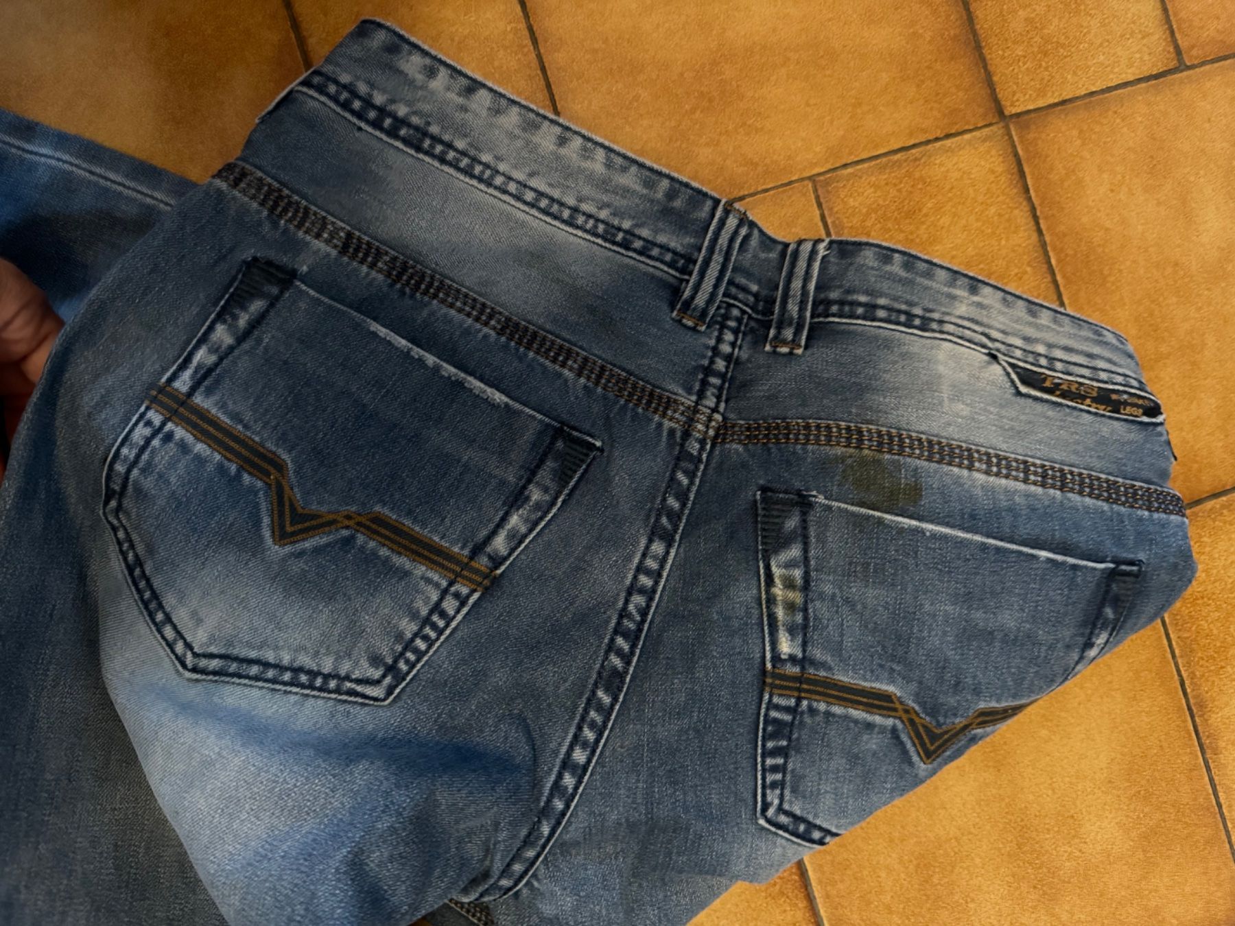 Jeans: Pantalon taille 31 pose à plas 40 cm – Usato da Veyrier venduto da kimedovapa 2