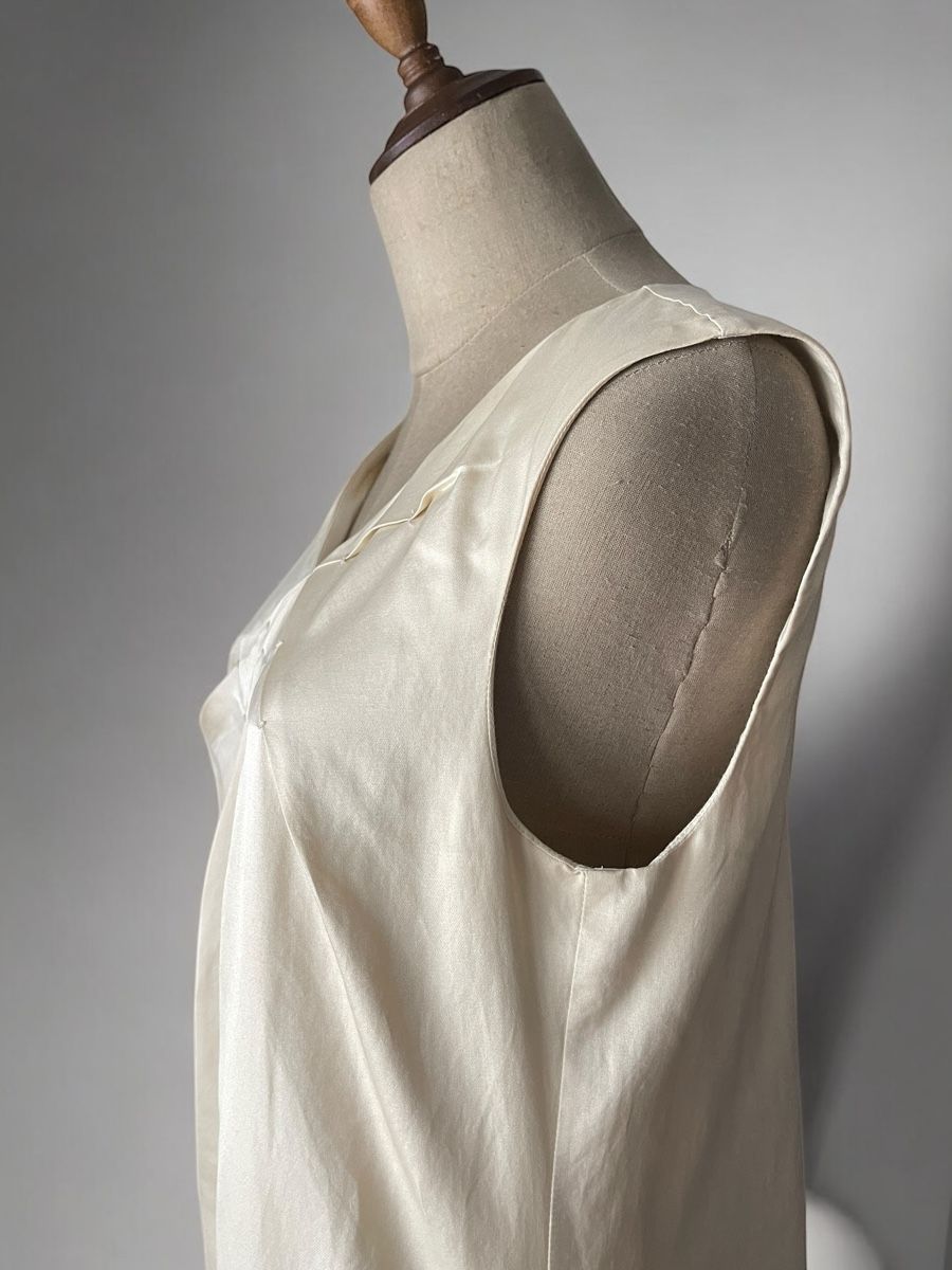Max Mara Vestiti: Max Mara STUDIO Kleid Creme Beige, Gr. 40 MaxMara Seide – Usato da Zürich venduto da Recode.Fashion 4