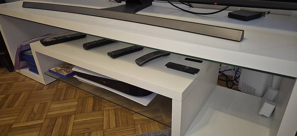 Mobili TV: Tv Möbel zu verkaufen  – Usato da Freienbach venduto da Huckitacki