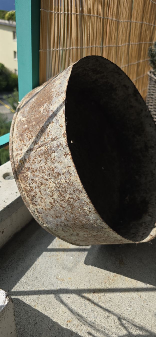 Blumentöpfe: Metalltopf 40 cm Durchmesser  – Gebraucht aus Weggis von bdrm48