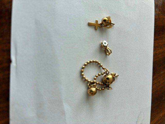 Autres bijoux: 3 bijoux -2 b.oreilles et mini pendentif-1 bo – D'occasion à Evilard par nenette01 2
