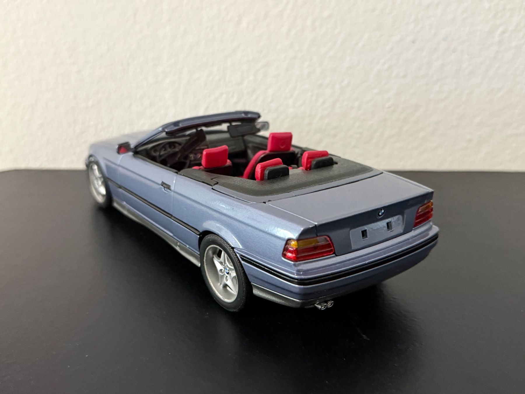 BMW Modellini d'auto: BMW 325i E36 Cabrio 1:18 Maisto – Usato da Bülach venduto da Meti2023 4