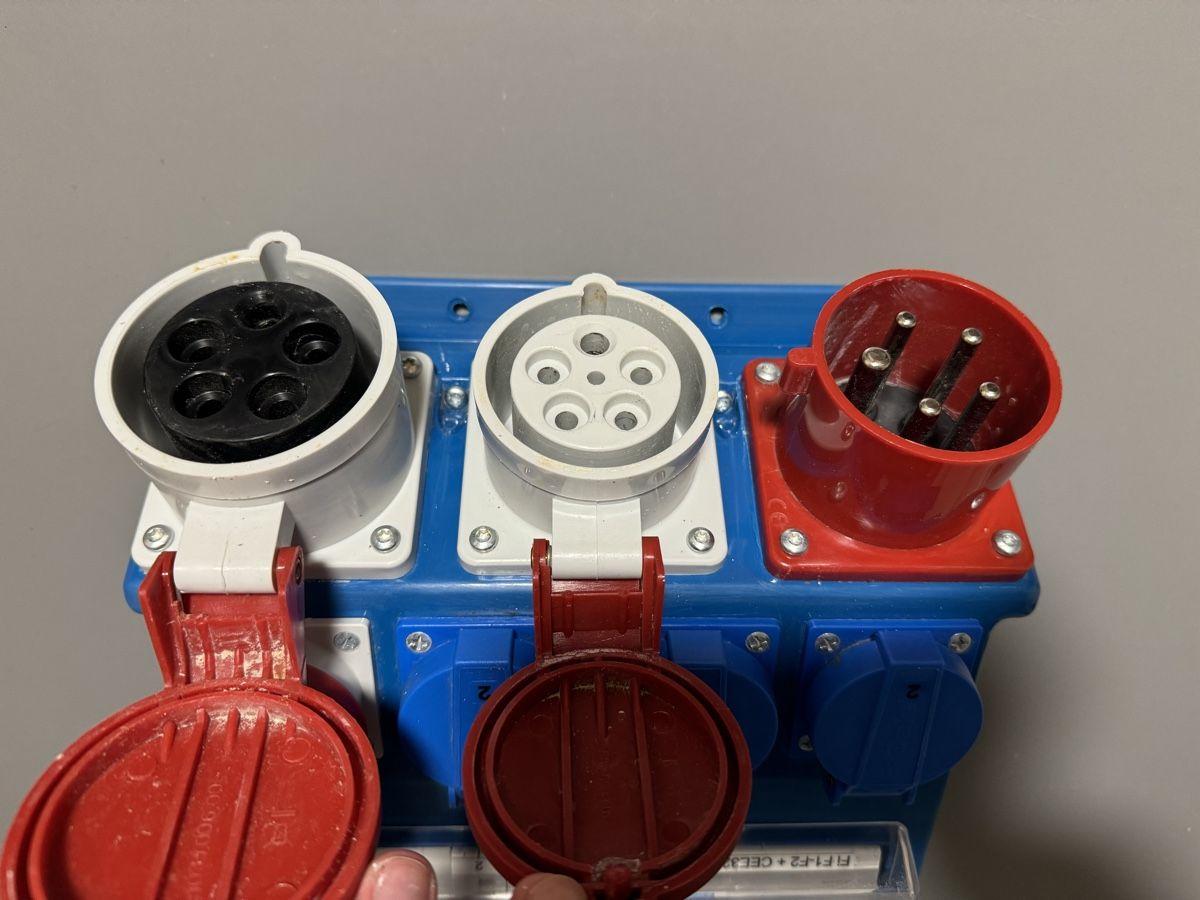 Elettrotecnica: Bals Stromverteiler EVKB 10/32A blau, IP44 - Top! – Usato da Basel venduto da bau_6tk8 2