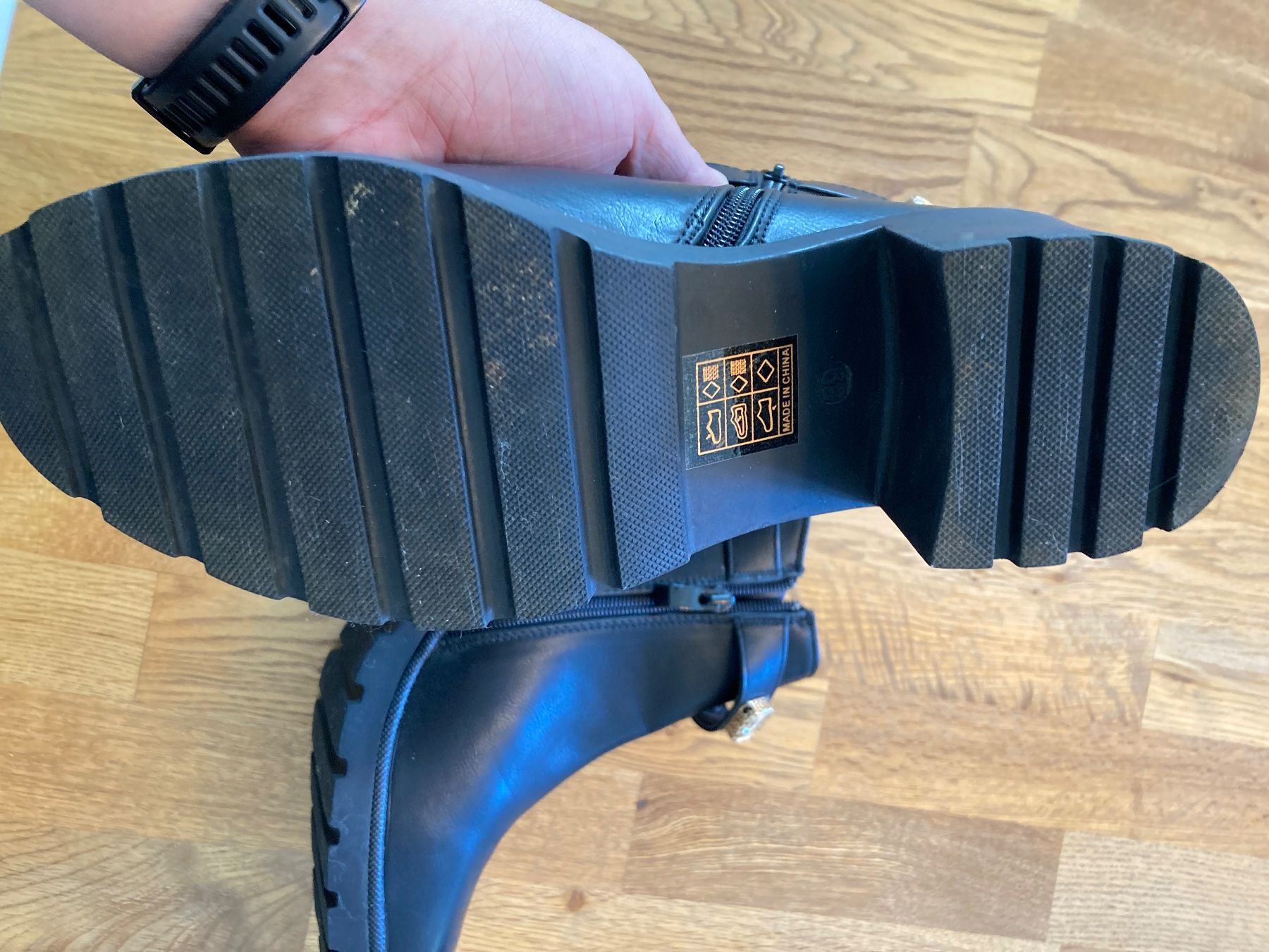 Scarpe da donna: Stiefeletten 39 mit Strass einmal getragen – Usato da Wängi venduto da Kaesli 5