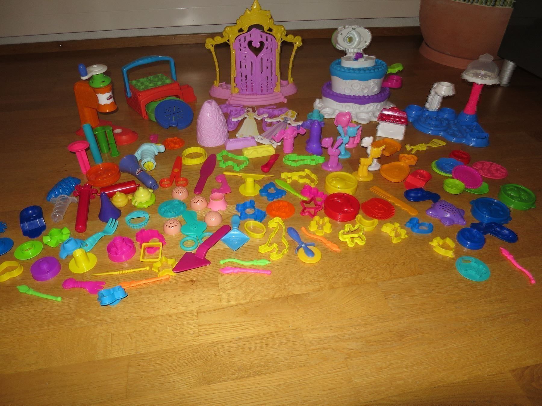 Play-Doh Spielzeuge: Playdoh – Gebraucht aus Riehen von 2243