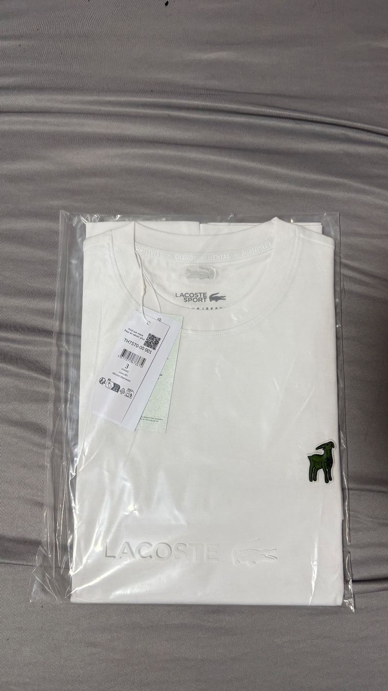 Lacoste T-shirt: T-shirt Lacoste Djockovic goat – Nuovo e nell'imballaggio originale da Crans VS venduto da stef.starce