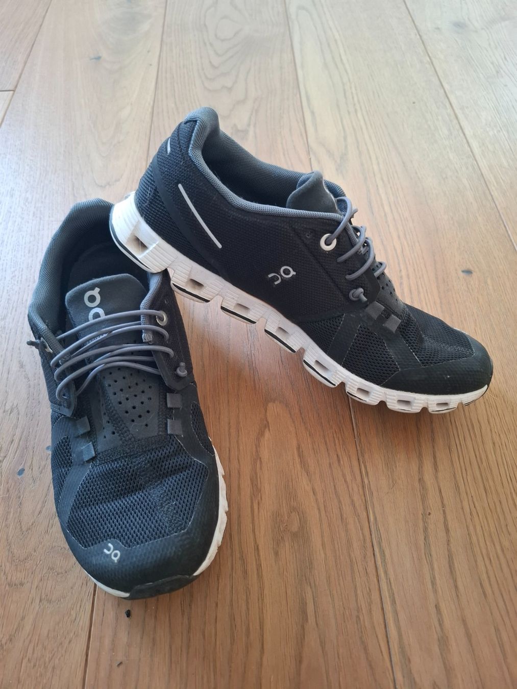 On Scarpe da donna: On Running CLOUD 5 schwarz – Usato da Neftenbach venduto da Pia020