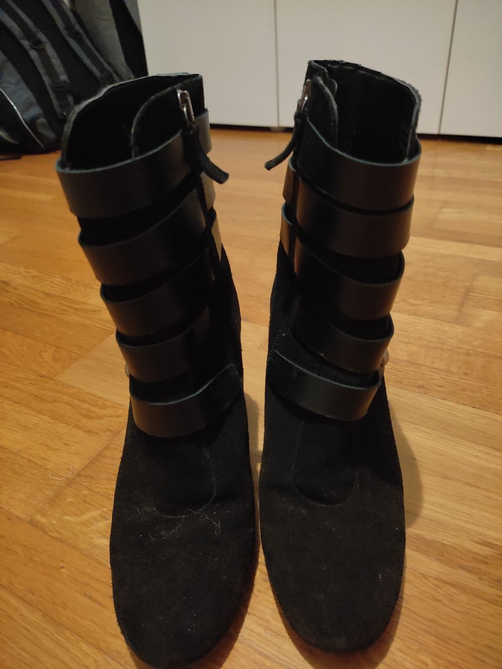 Lotti di vestiti: Schwarze Stiefeletten von Mango, Gr. 37 – Usato da Greifensee venduto da veronikas1984 1