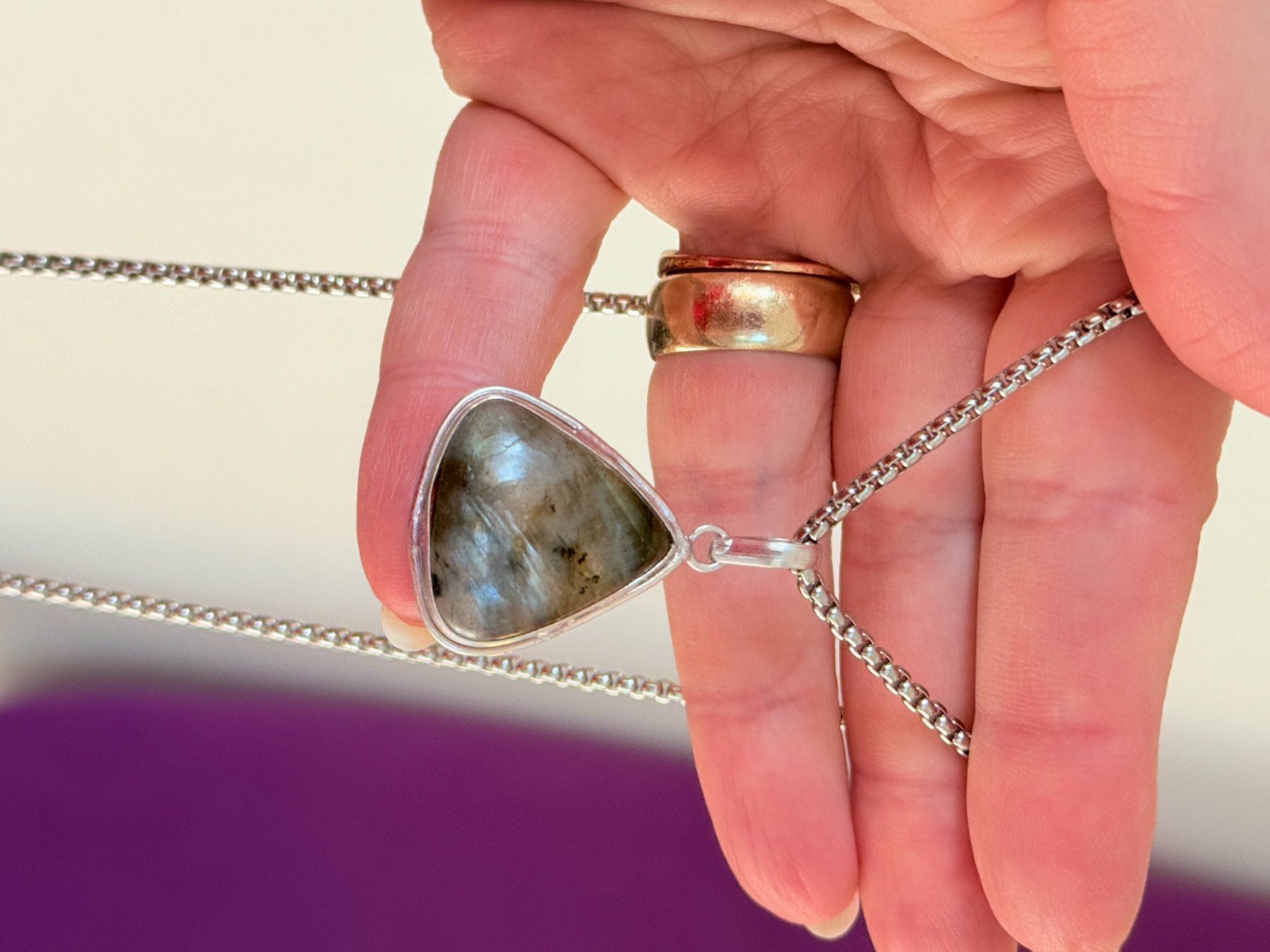 Catenine: Collier avec pendentif en labradorite naturelle – Nuovo e nell'imballaggio originale da Genève venduto da AGBERG 3