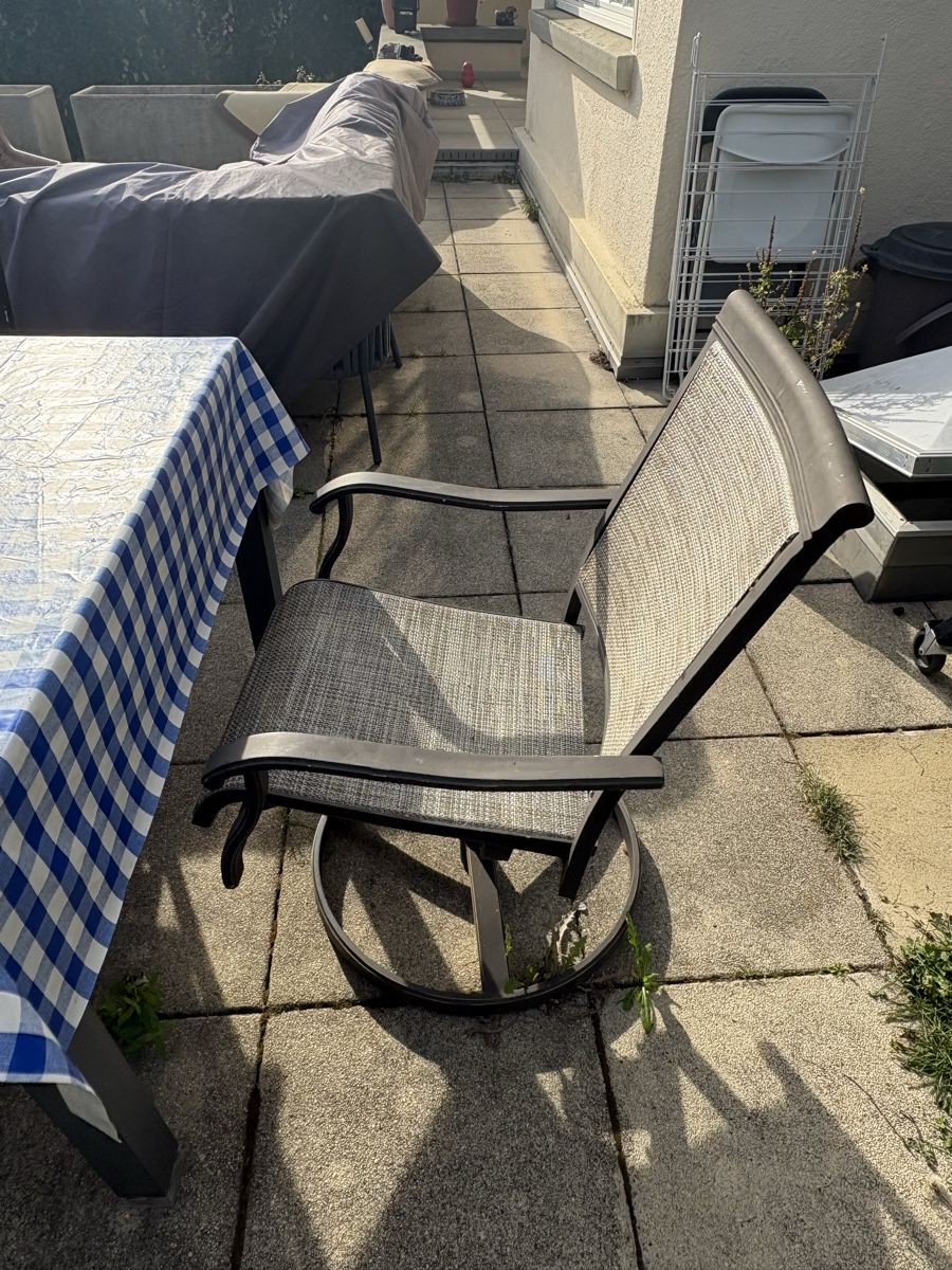 Tavoli: Outdoor Setting - 6 chairs & table  – Usato da Muri b. Bern venduto da ali_w2dj 6