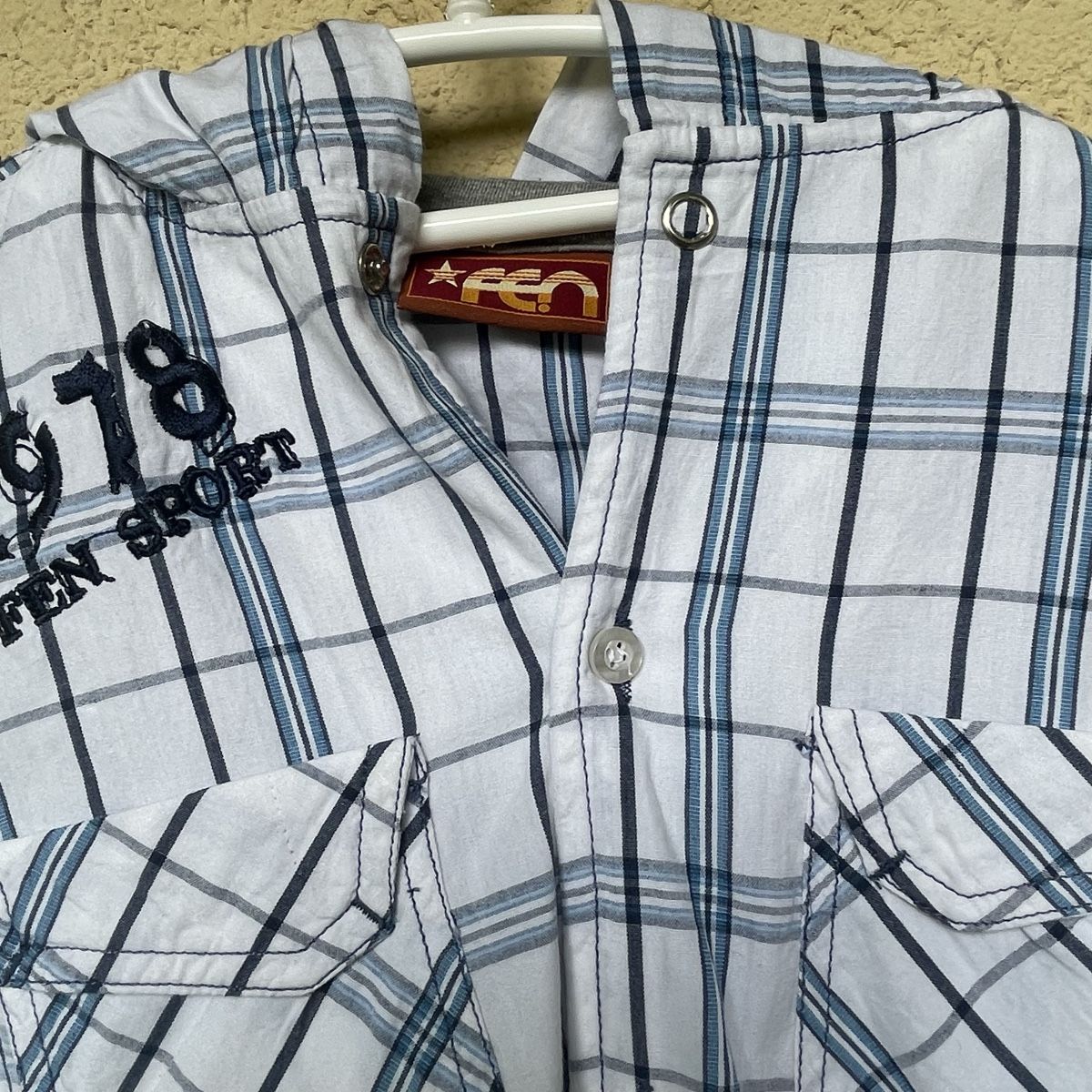Camicie, T-shirt & Polo: Sommer Hemd mit Kapuze, Gr.128, kariert – Nuovo (secondo la descrizione) da Au/ZH venduto da markthallerapperswil 1