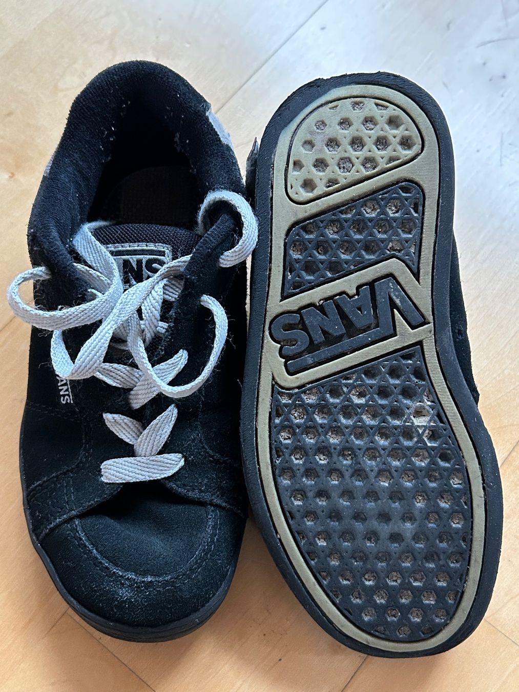 Vans Schuhe für Jungen: Coole Vans Kinder Schuhe, Grösse 30.5, schwarz – Gebraucht aus Diepoldsau von Kekoa75 2