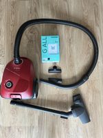 BOSCH Serie 2 Staubsauger rot mit Zubeh. gebraucht