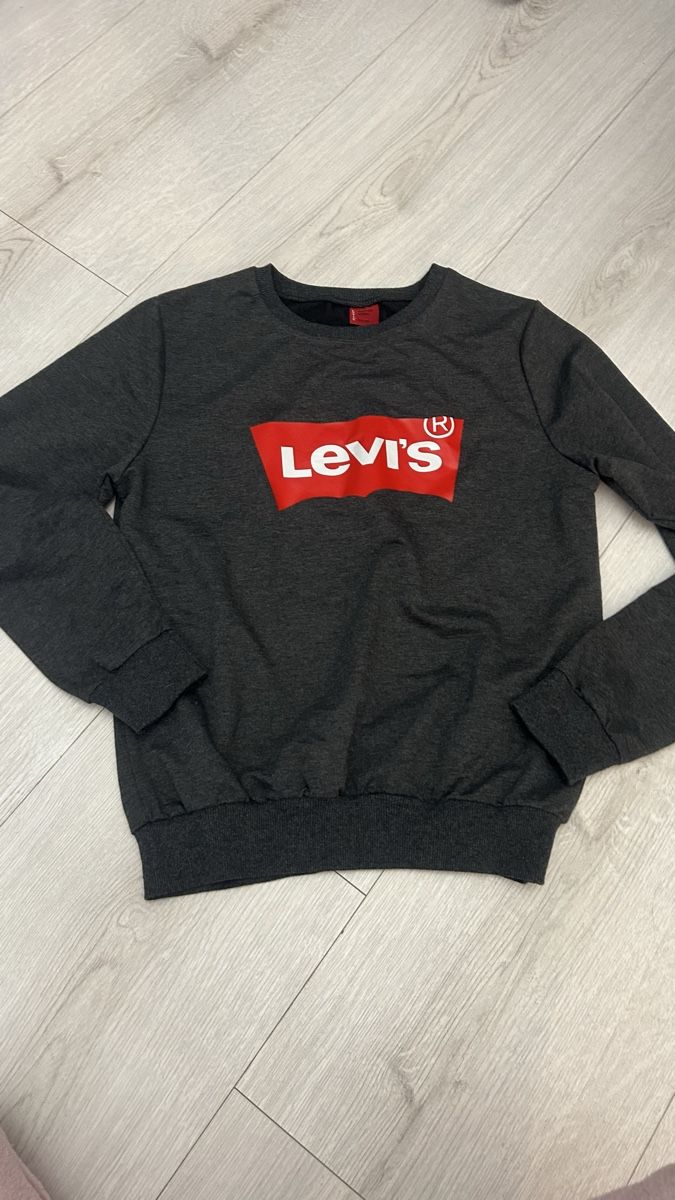 Levi's Maglioni & Felpe: Levi's S/M Grey Sweatshirt - Red Tab Logo, Winter Ready – Nuovo e nell'imballaggio originale da Neuhausen venduto da pro_9g72