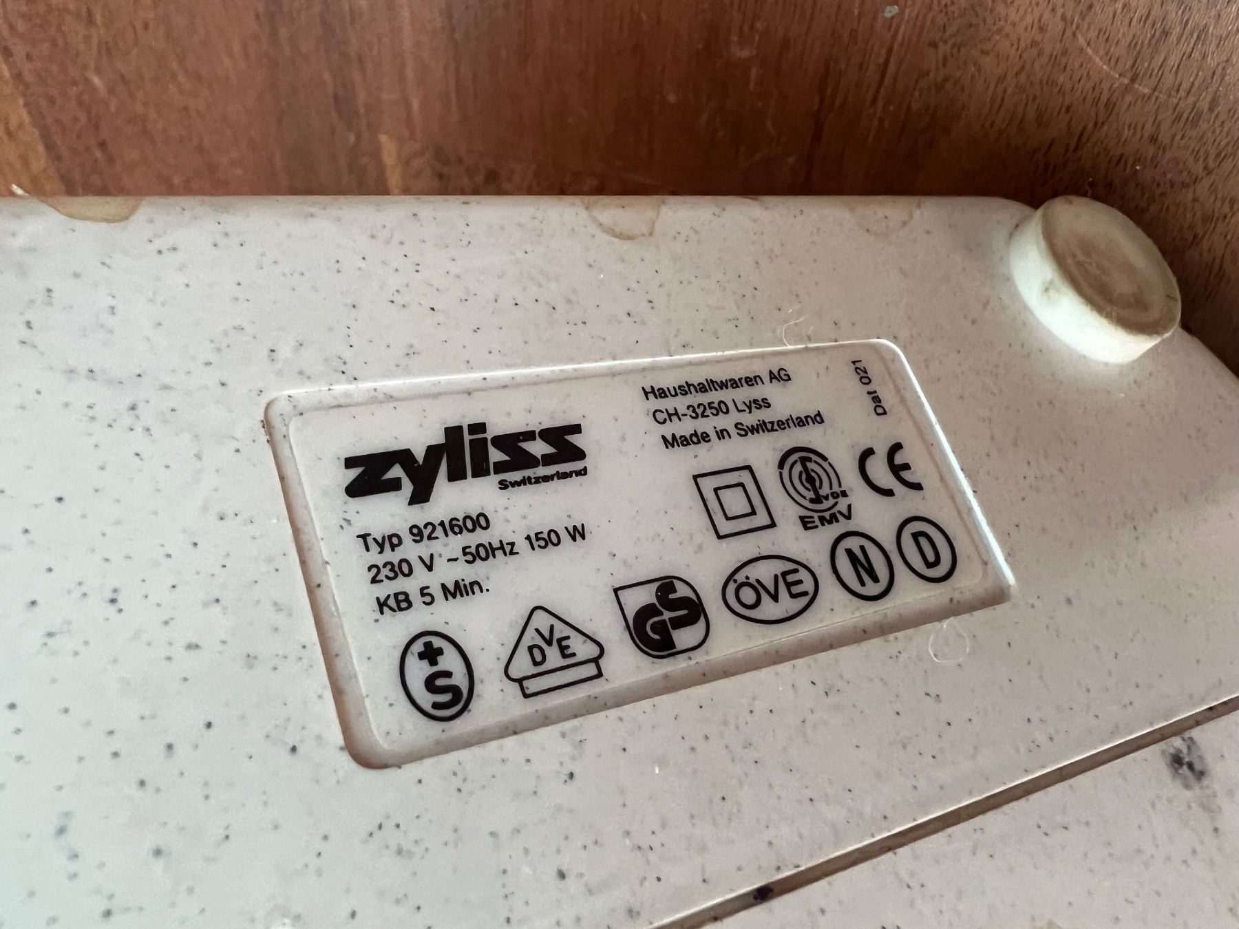 Zyliss Elettrodomestici da cucina: Zyliss  Gemüseschneider mit 2 x Scheiben Elektro – Usato da Jona venduto da Sariksa 5