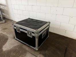 Flightcase mit Klappdeckel – schwarz, ohne Rollen