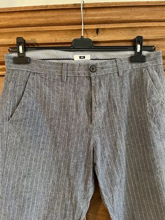 Chino, grau, weisse Streifen, Gr. 31/32, WE