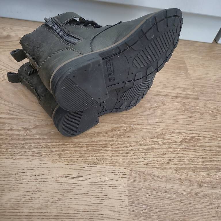 Scarpe per ragazzi: Carters Kinderschuhe, Gr EU 25 / US 9 – Usato da Bremgarten AG venduto da wellea 2