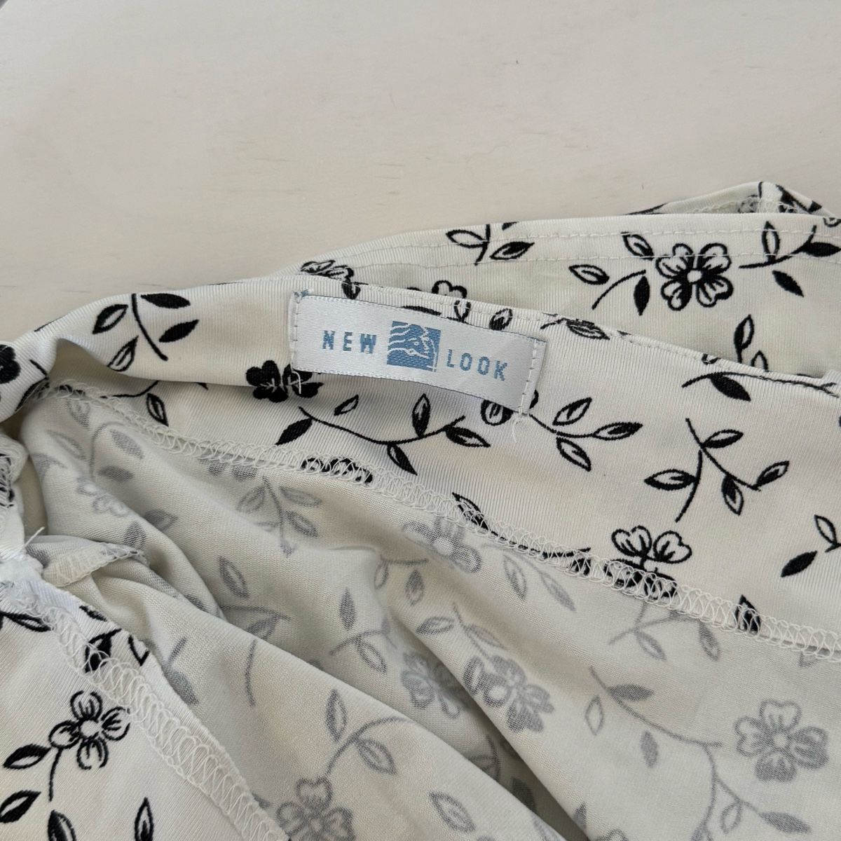 Top: Weisses Blumen Top Gr.XS – Usato da Oberwil BL venduto da olibbg 4