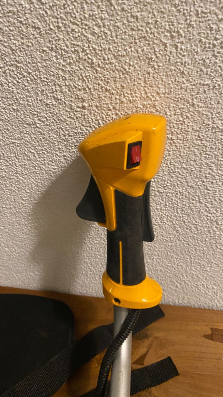 Stiga Alle Maschinen: Rasentrimmer / Freischneider Stiga SBC232D – Gebraucht aus Winkel von  3