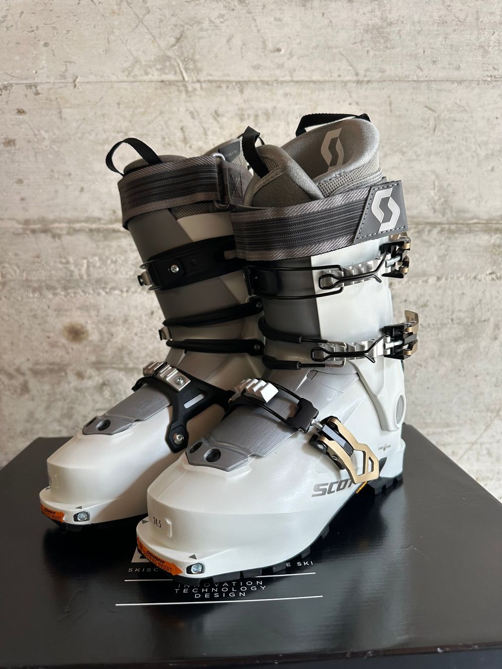 Scott Herrenschuhe: Scott Celeste Tourenskischuhe Neu 24.5 / 38.5 – Neu und originalverpackt aus Emmenbrücke von karkarkar