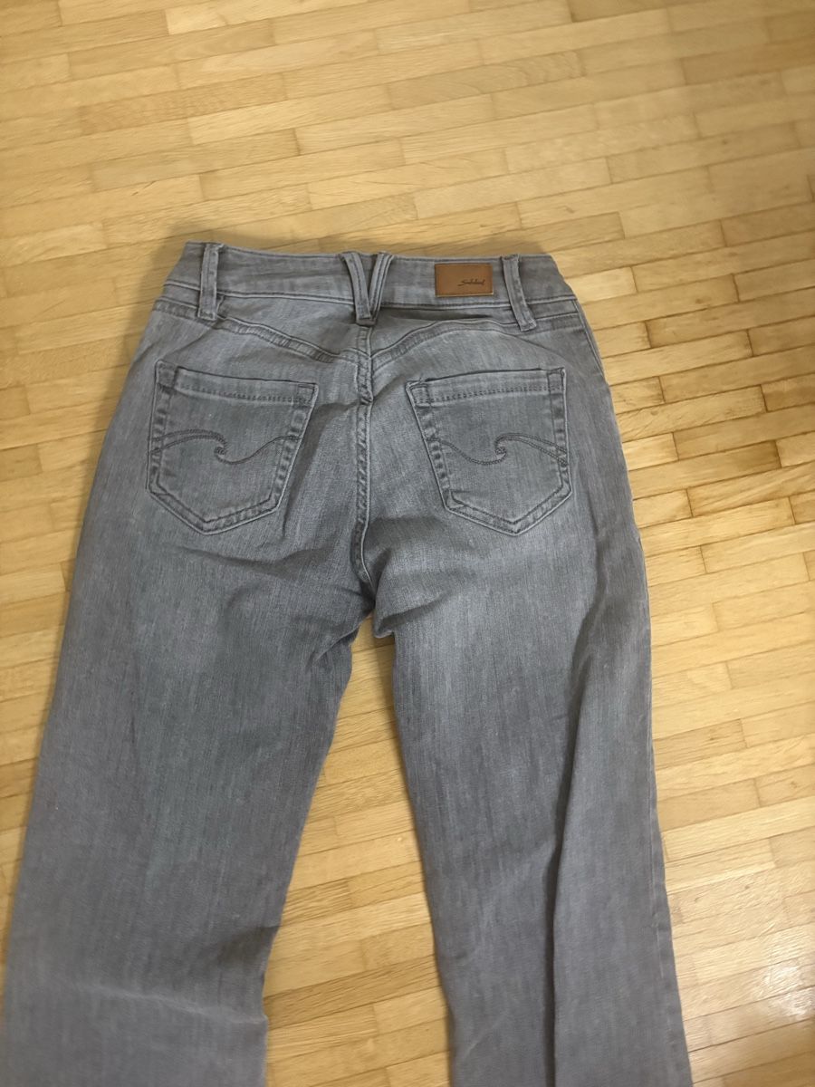Jeans: Low waisted Jeans Grau – Gebraucht aus Ittigen von ser_2cxt 2