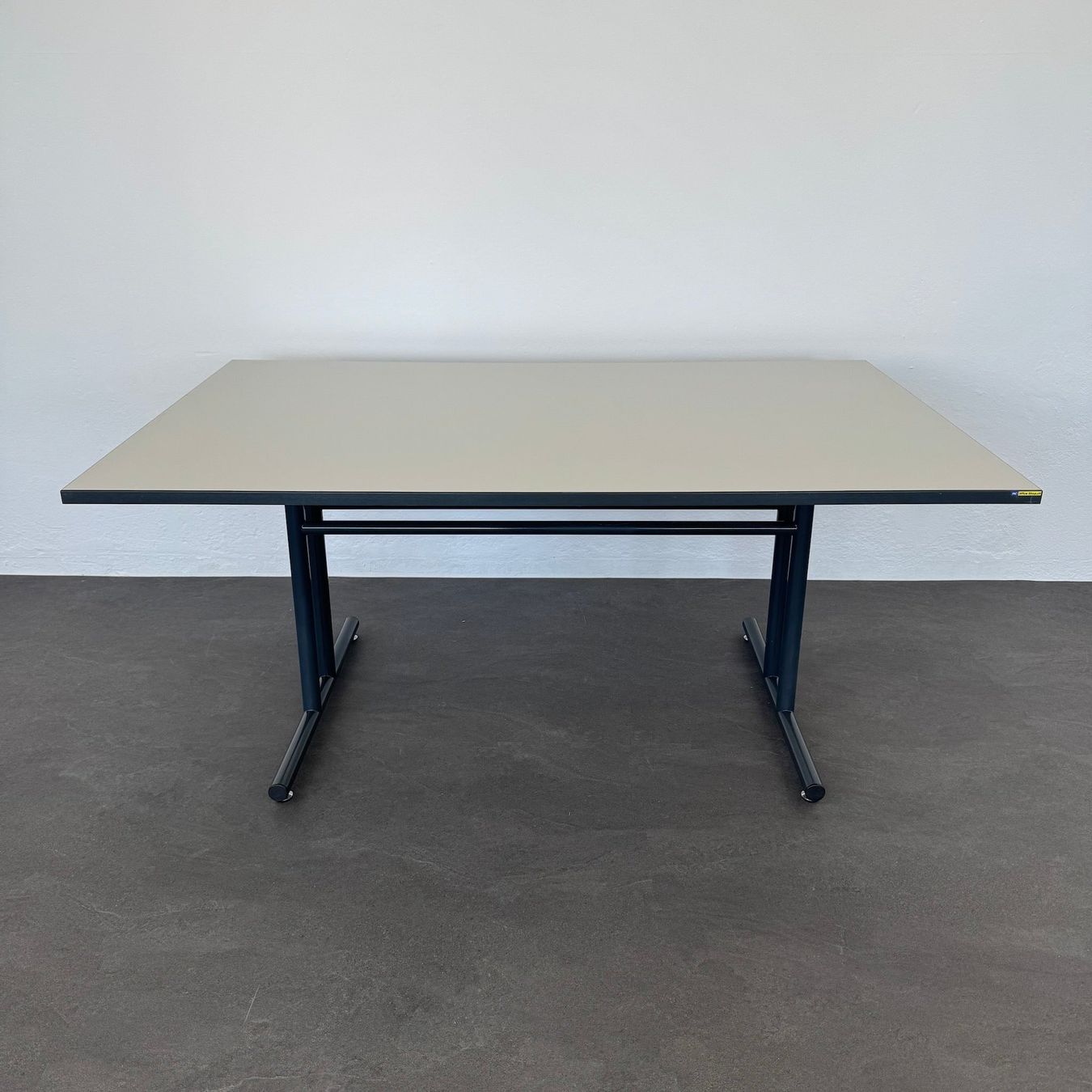 Tische: Top Design Classic Sitzungstisch – Gebraucht aus Schönenwerd von mcofficeshop