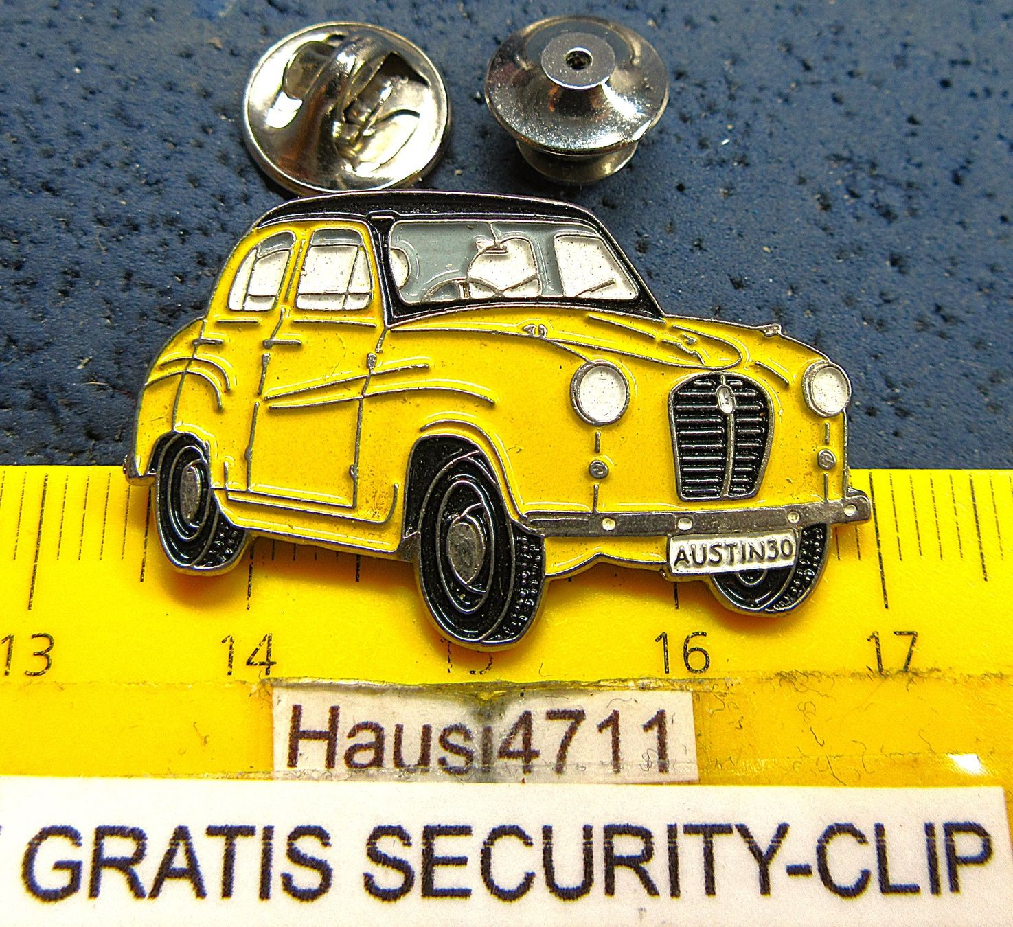 Austin Plaquettes & Badges: AUSTIN 30 OLDTIMER AUTO PIN MIT SECURITY-CLIP – D'occasion à Ettingen par Hausi4711