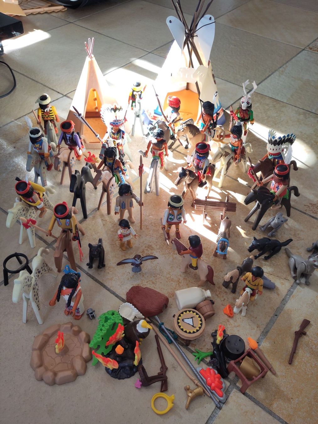 Playmobil Giocattoli: Plus de 40 playmobils Western – Usato da Delémont venduto da MLim