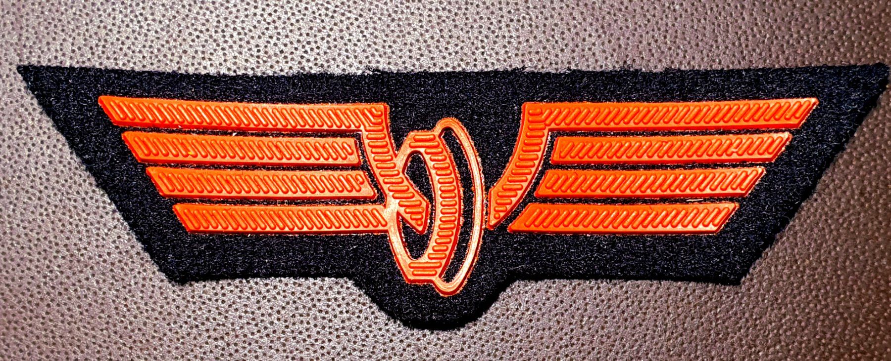 Uniformi: V975B - Patch SBB Doppel Flügelrad Rot Uniform SBB CFF FFS – Usato da Reinach BL venduto da Boston-Verkauf
