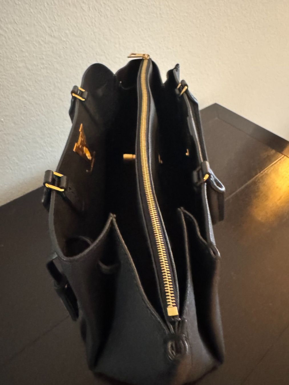 Louis Vuitton Borse da donna: Louis Vuitton LockMeTo Noir – Usato da Richterswil venduto da immersommer 6