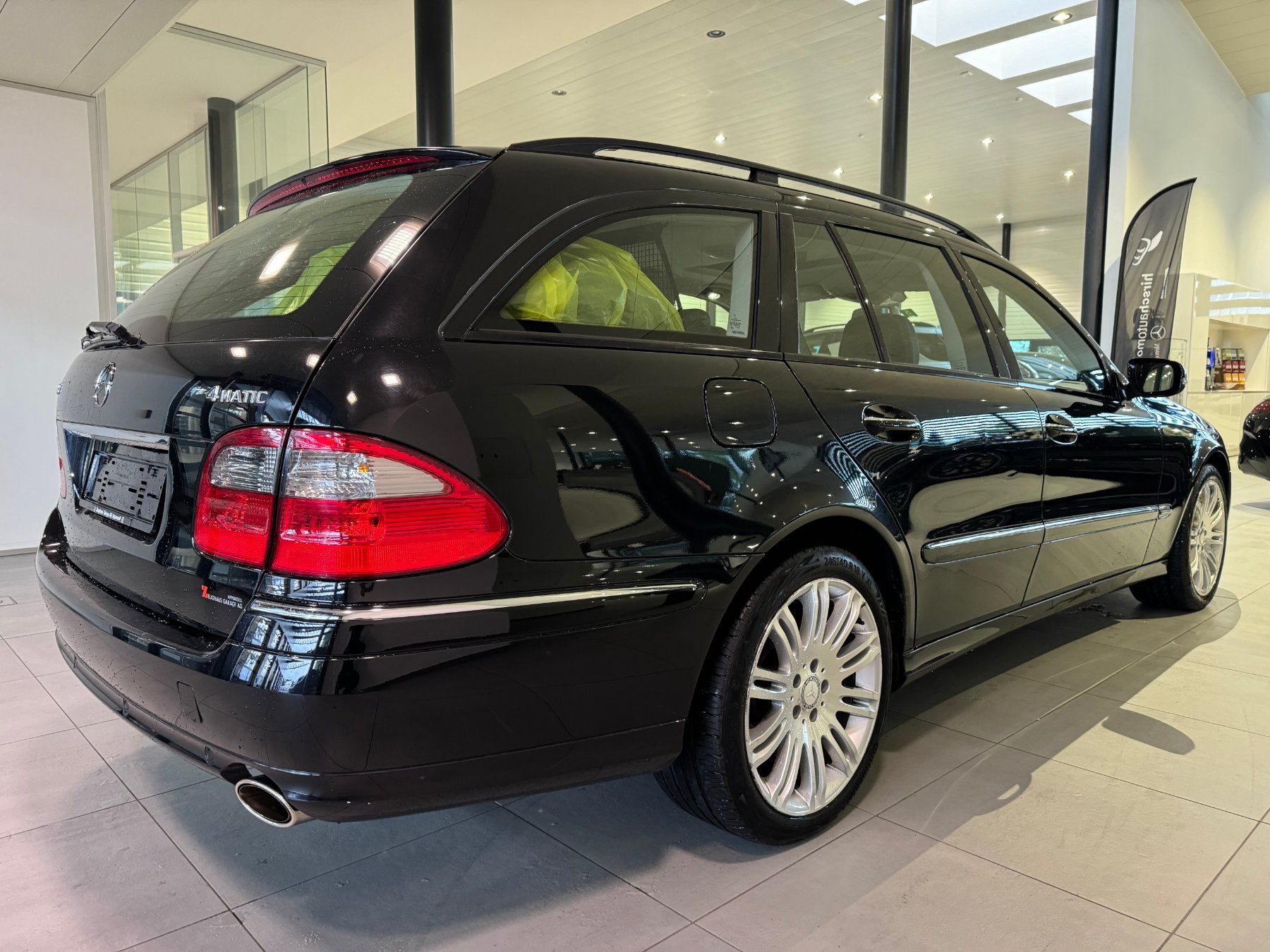 Mercedes-Benz Autos: Mercedes-Benz E 350 Elégance 4Matic – Gebraucht aus St. Gallen von  1