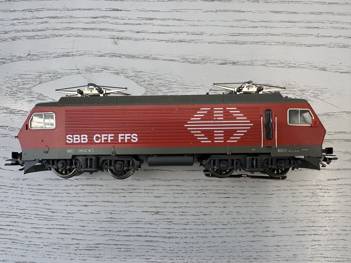 Märklin Modellini di ferrovie: Märklin 3328 SBB Re 4/4 IV – Usato da Lupsingen venduto da New-Haven 3