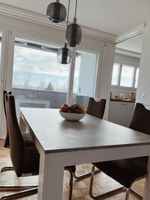 Ensemble table à manger avec quatre chaises en tissu
