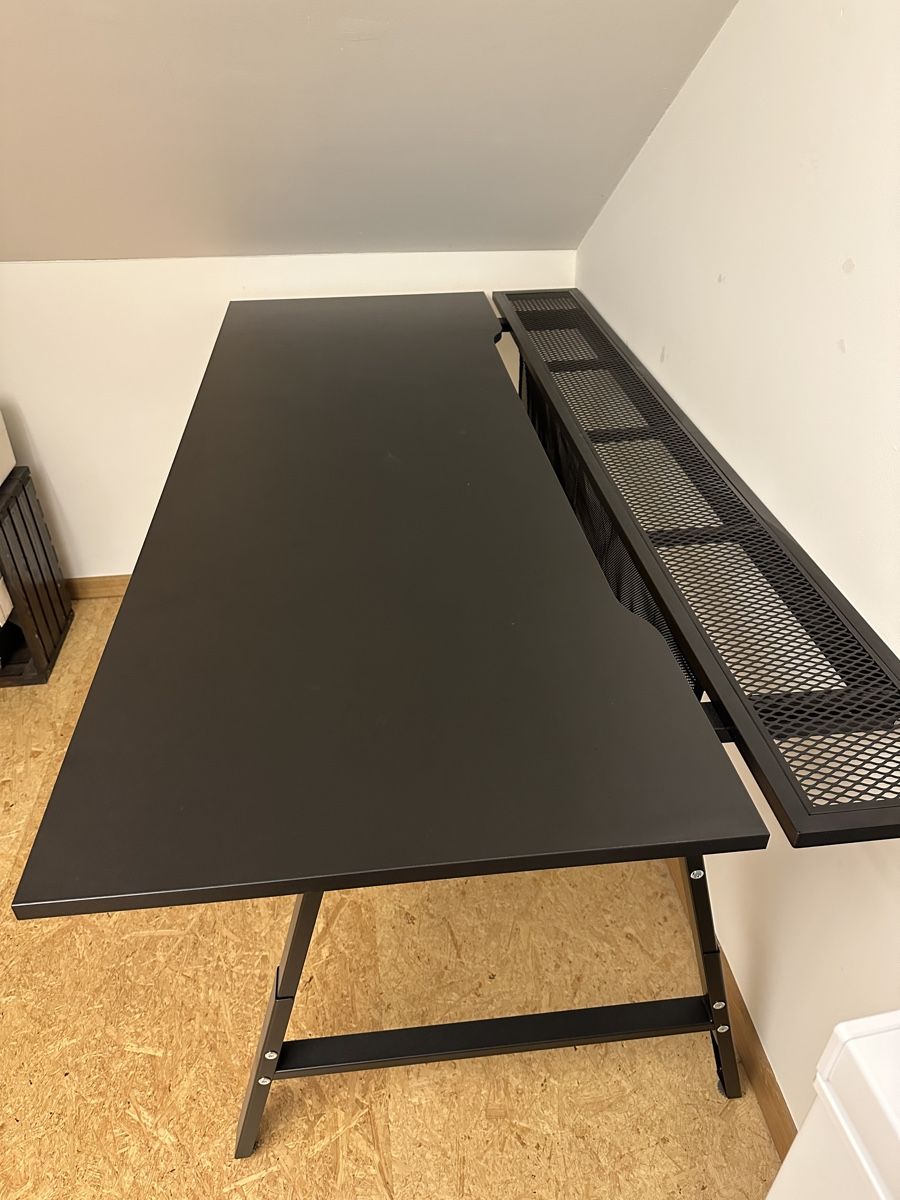 Ikea Schreibtische: Ikea UTESPELARE Tisch – Neu (gemäss Beschreibung) aus Willisau von esztervolf