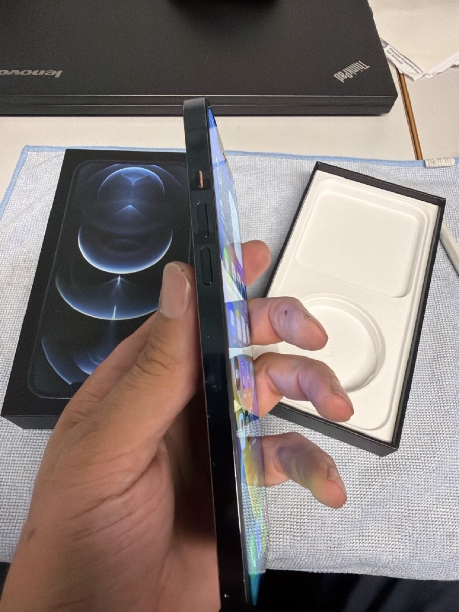 Apple Telefoni cellulari / Smartphones: iPhone 12 Pro Max 256 GB – Nuovo (secondo la descrizione) da Neuhausen am Rheinfall venduto da Golf-GTI 5