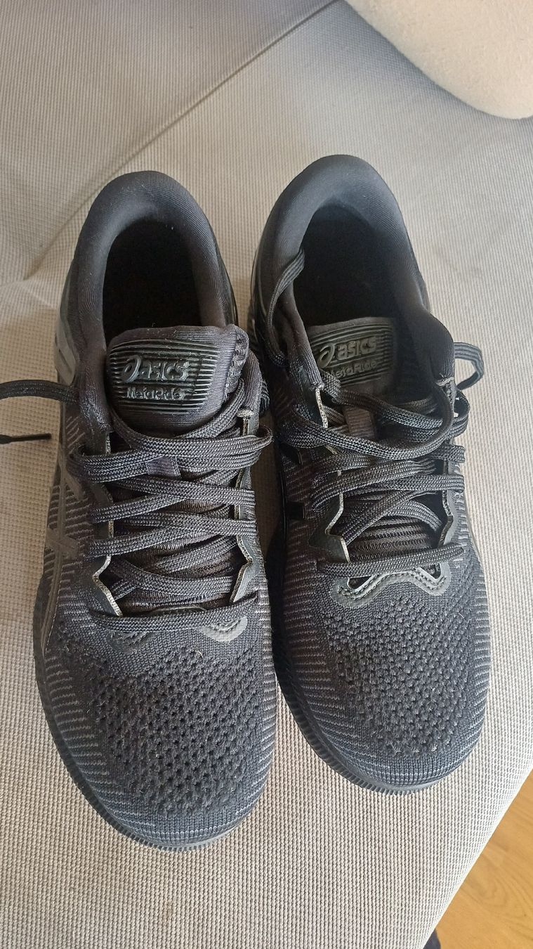 Scarpe da uomo: ASICS  Metaride Neutralschuh Schwarz Gr.42 – Usato da Thun venduto da Pokemonomania