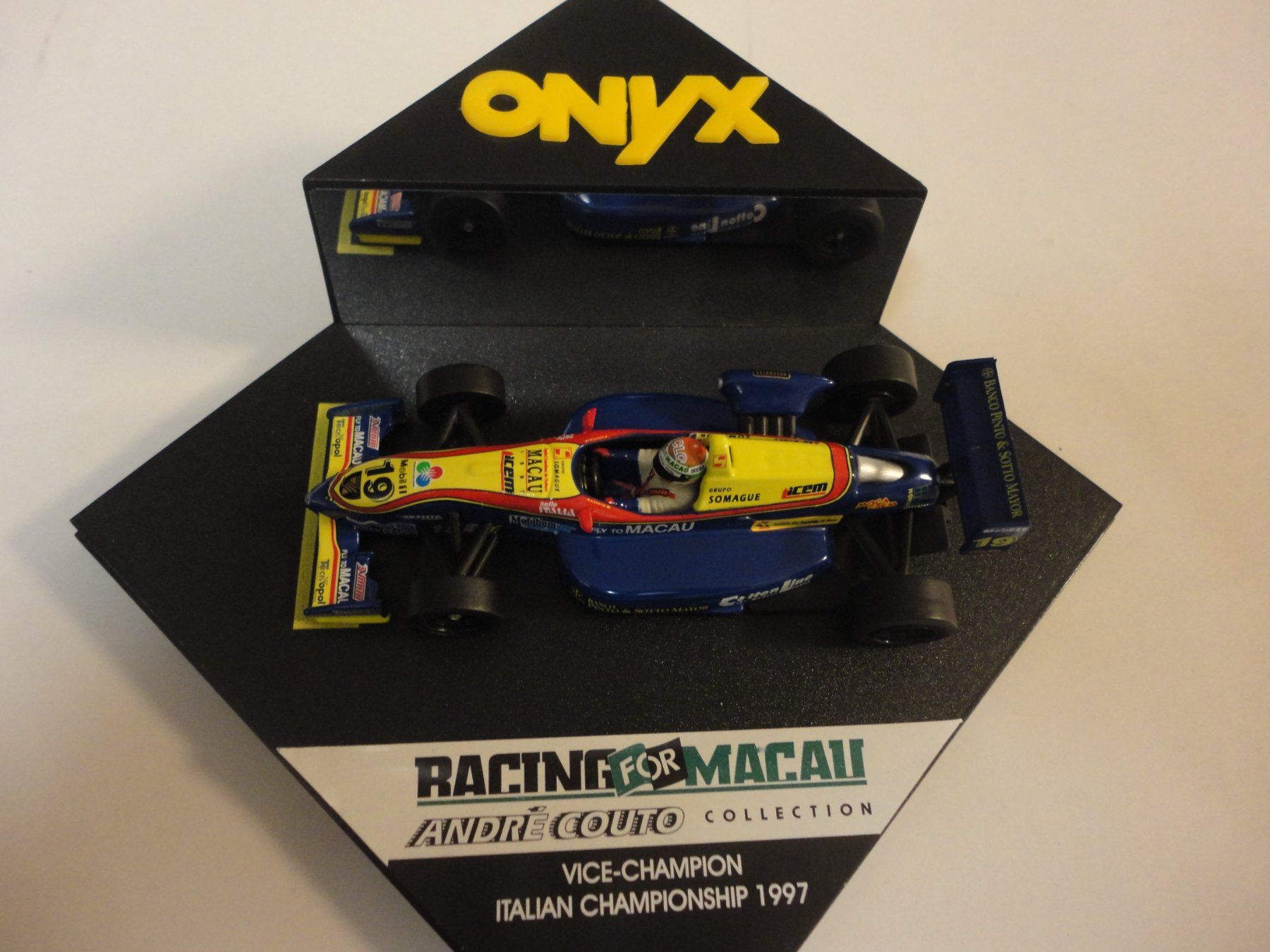 Onyx Modellautos: Onyx Formel 3 Modellauto Andre Couto 1:43 – Neu und originalverpackt aus Horgen von RcModell 1