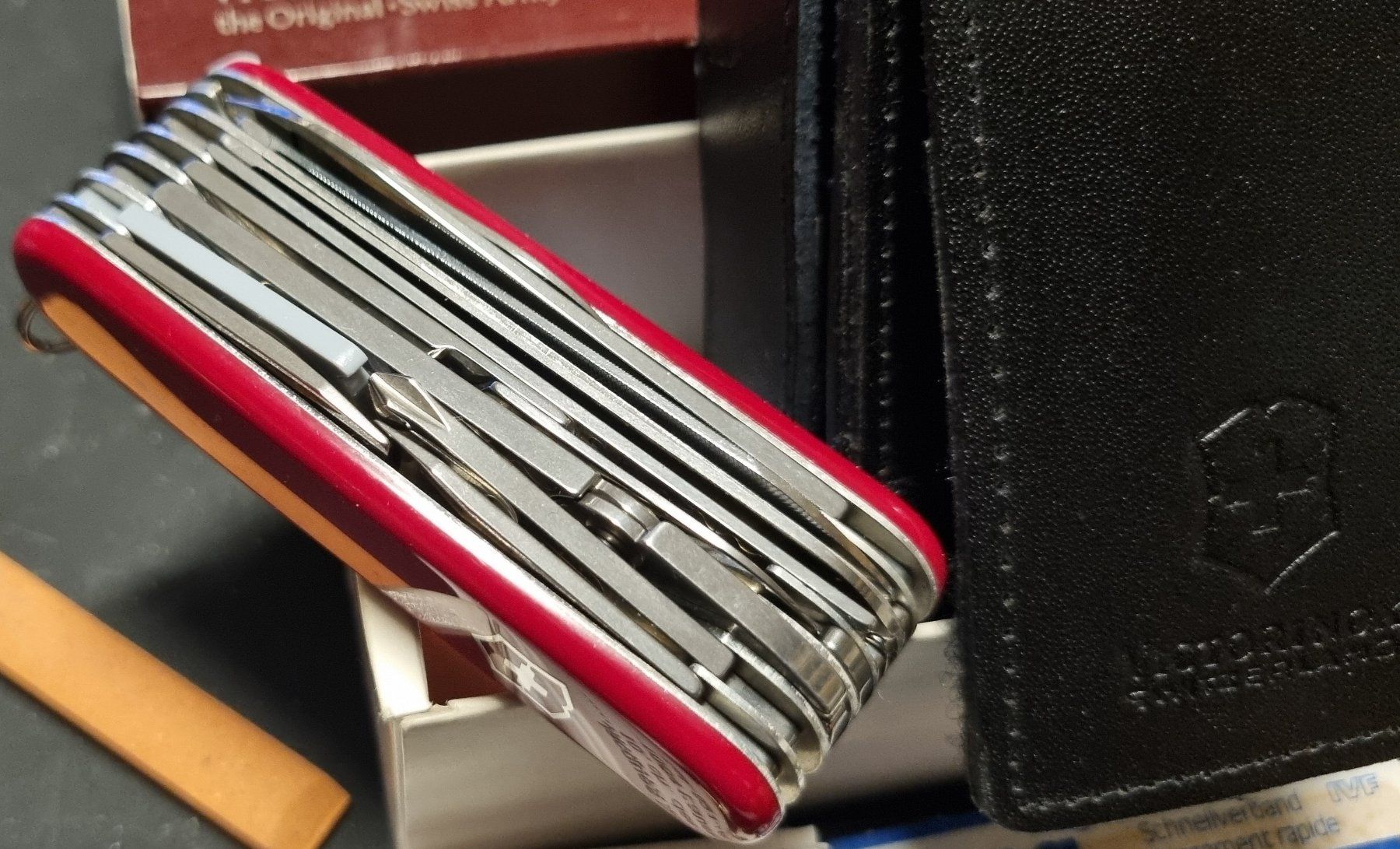 Victorinox Taschenmesser: Victorinox retro complete kit new – Neu und originalverpackt aus Prilly von azm_t9nd 8