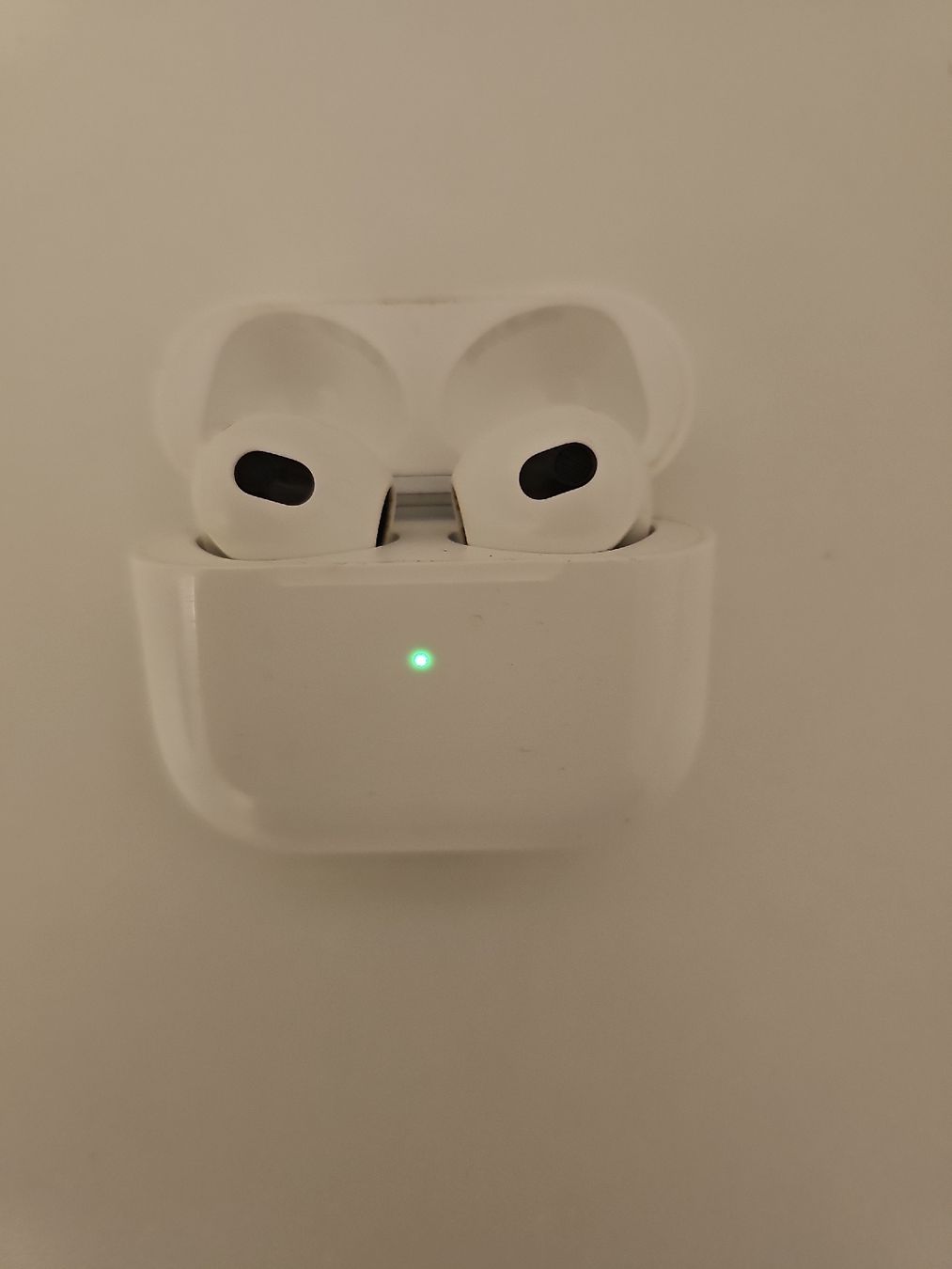 Apple Kopfhörer: Apple AirPods pro Original – Gebraucht aus Bäretswil von ema_b7vf
