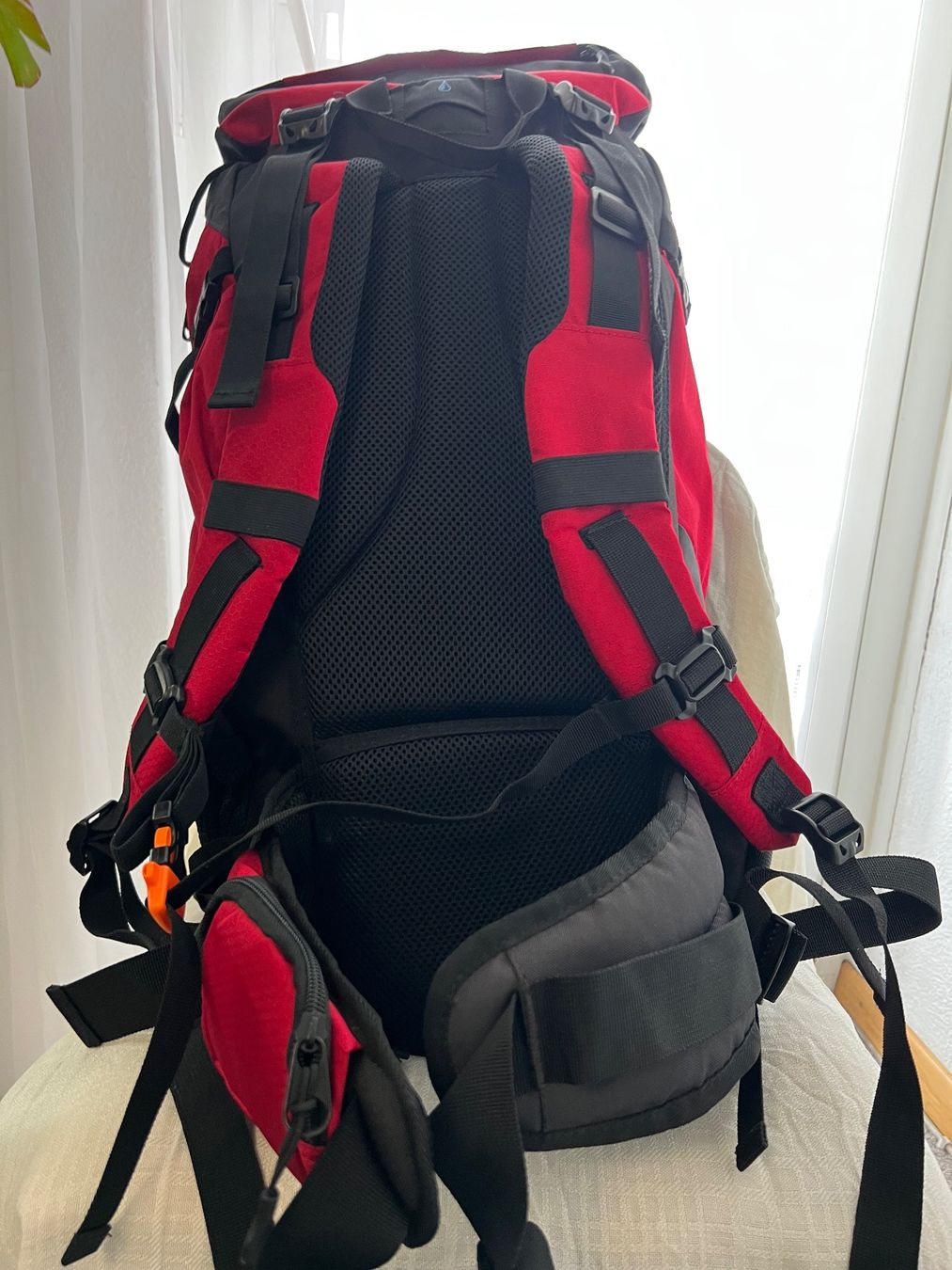 Hi-Tec Zaini: Rucksack HI-TEC. – Usato da Langenthal venduto da langenthal333 1