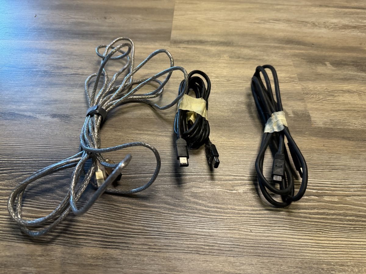 Cavi: Cavi firewire – Usato da Malvaglia venduto da elia182
