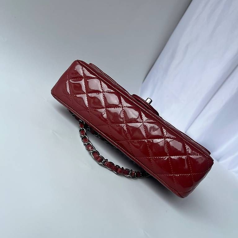 Taschen für Damen: Chanel Classic Flap Medium Rouge Cerise – Gebraucht aus Lausanne von Temamapaire 2