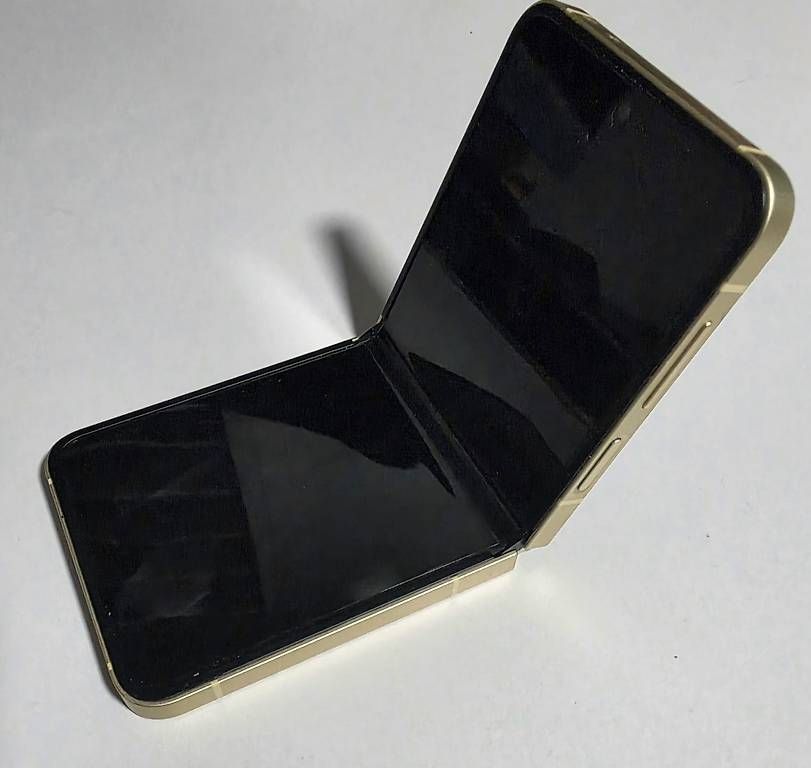 Samsung Handys / Smartphones: Samsung Flip 6 – Gebraucht aus Bolligen von bobbone3 1