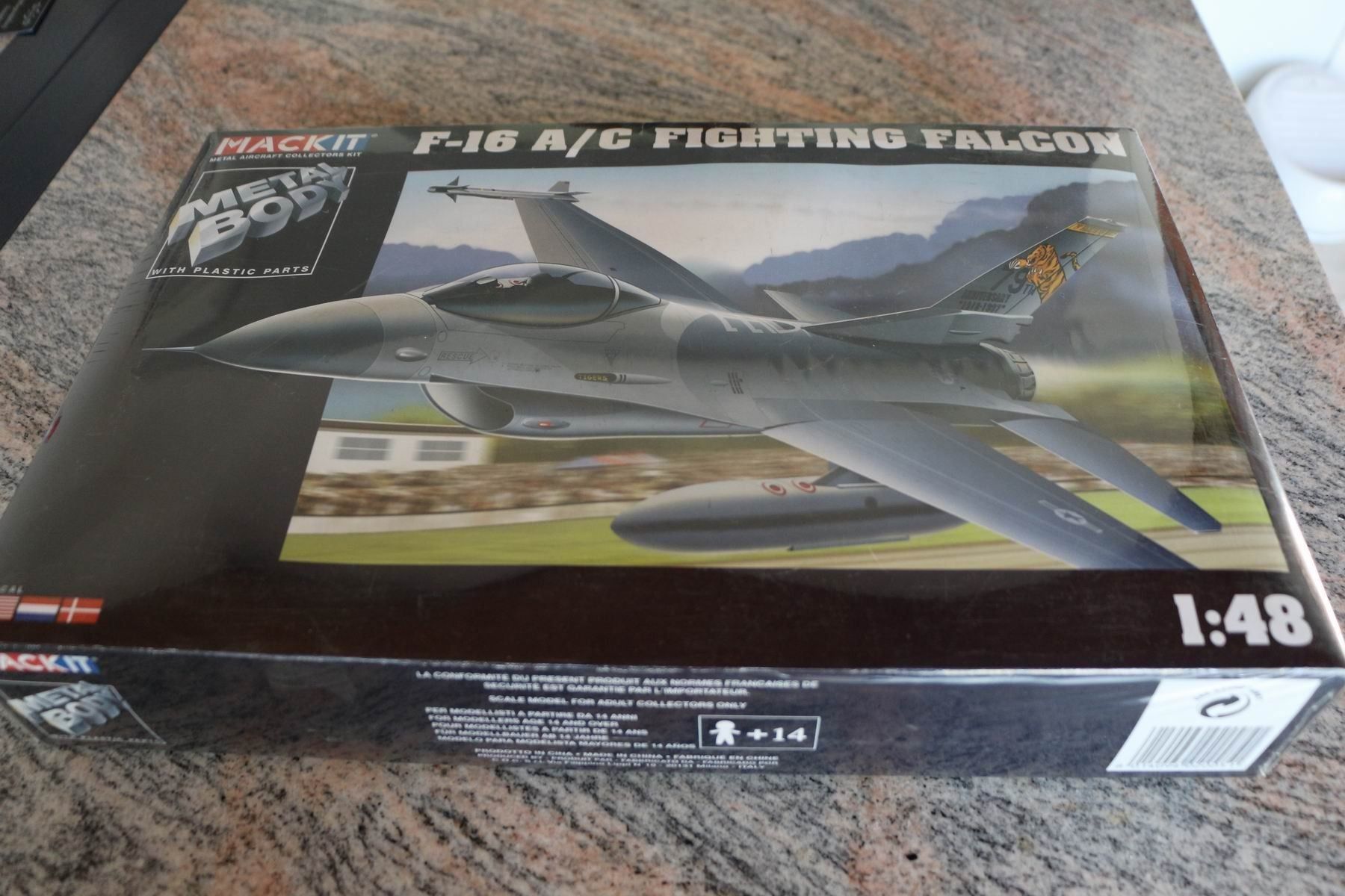 Kit di modellismo & Modellini statici: F-16 A/C Fighting Falcon 1/48 MackIT – Nuovo e nell'imballaggio originale da Mörschwil venduto da Ferrari-V8 1