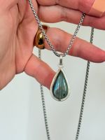 Collier avec pendentif larme en labradorite