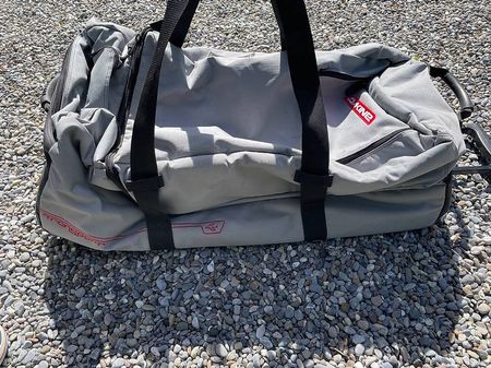 Grosse Dakine Reisetasche mit Rollen 90 cm lang